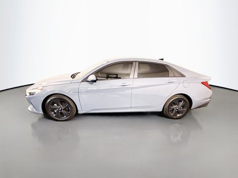 Used 2022 Hyundai Elantra SEL w/ Convenience Package FWD image 6