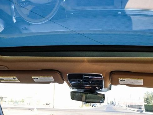 New 2025 Land Rover Range Rover Long Wheelbase SE image 32