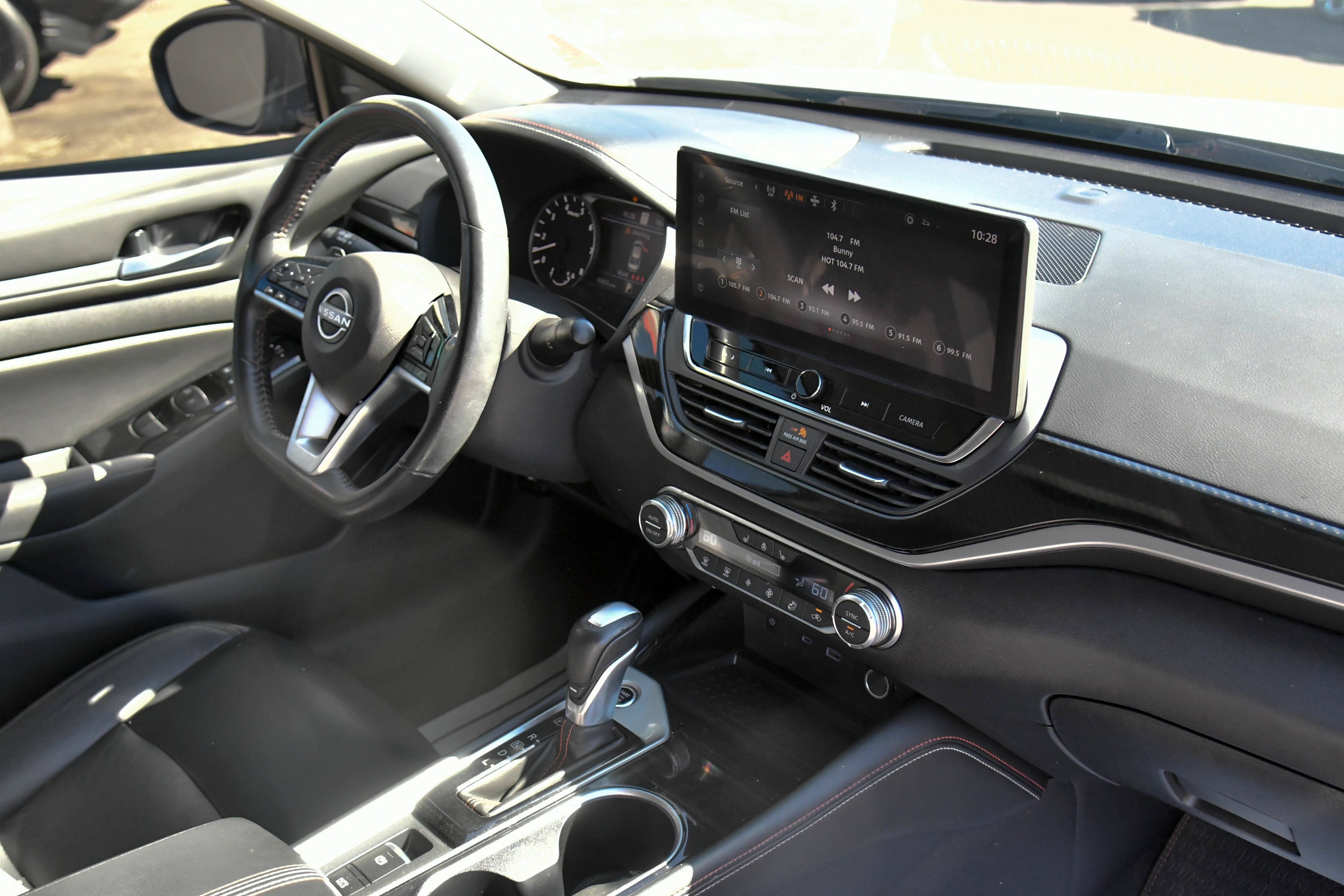 Used 2024 Nissan Altima 2.0 SR FWD image 49