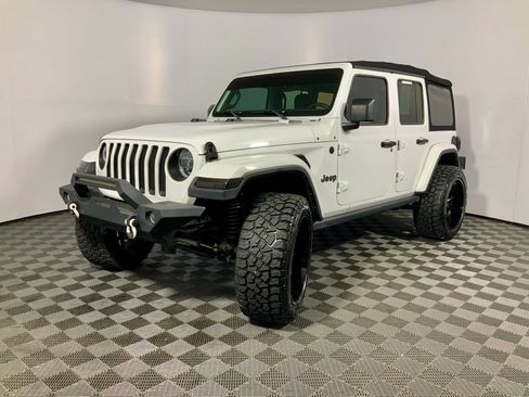 Used 2018 Jeep Wrangler Unlimited Sahara AWD/4WD image 9