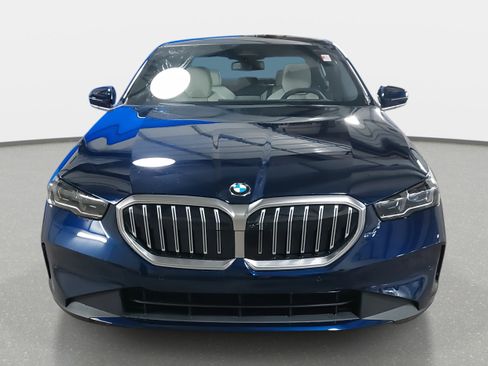 New 2026 BMW 530i w/ Premium Package image 2