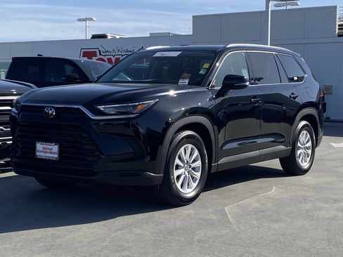 Certified 2025 Toyota Grand Highlander AWD image 6