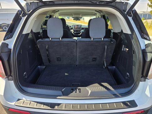 Used 2025 Ford Explorer Active AWD/4WD image 29