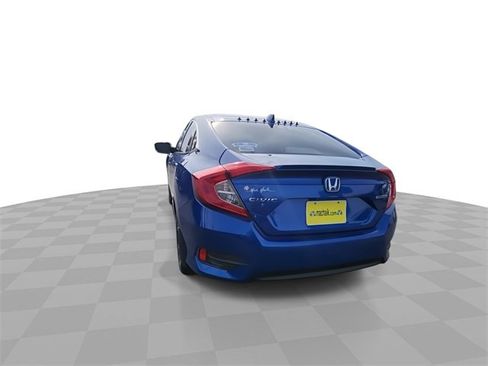 Used 2017 Honda Civic Touring image 7