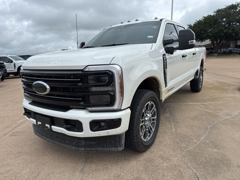Used 2026 Ford F250 Platinum w/ Platinum Plus Package AWD/4WD image 3