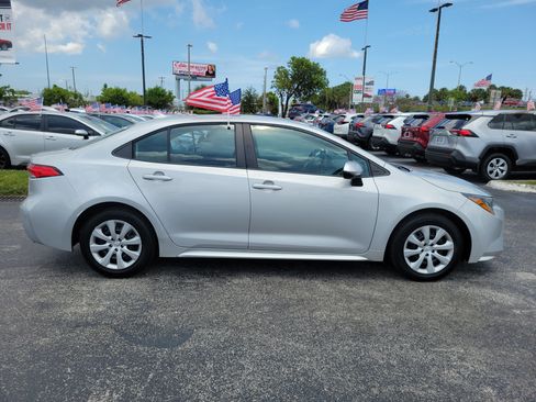 Used 2022 Toyota Corolla LE FWD image 13