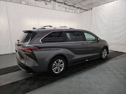 Used 2024 Toyota Sienna Platinum AWD/4WD image 64