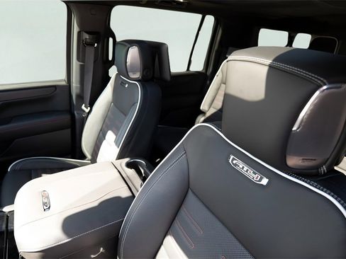 New 2026 GMC Yukon XL AT4 Ultimate w/ LPO, Floor Liner Package image 10