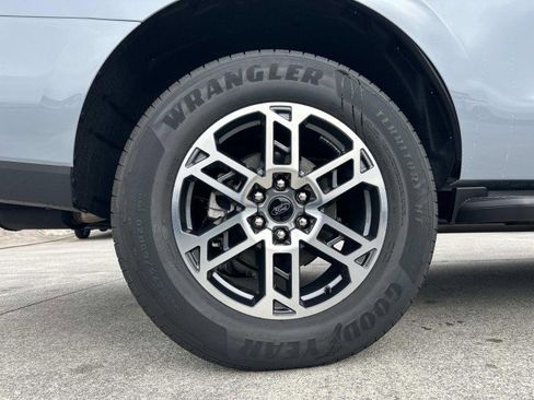 New 2025 Ford Expedition Active image 17