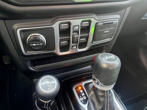 Used 2018 Jeep Wrangler Unlimited Sahara w/ Dual Top Group image 20