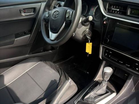Used 2019 Toyota Corolla LE FWD image 18