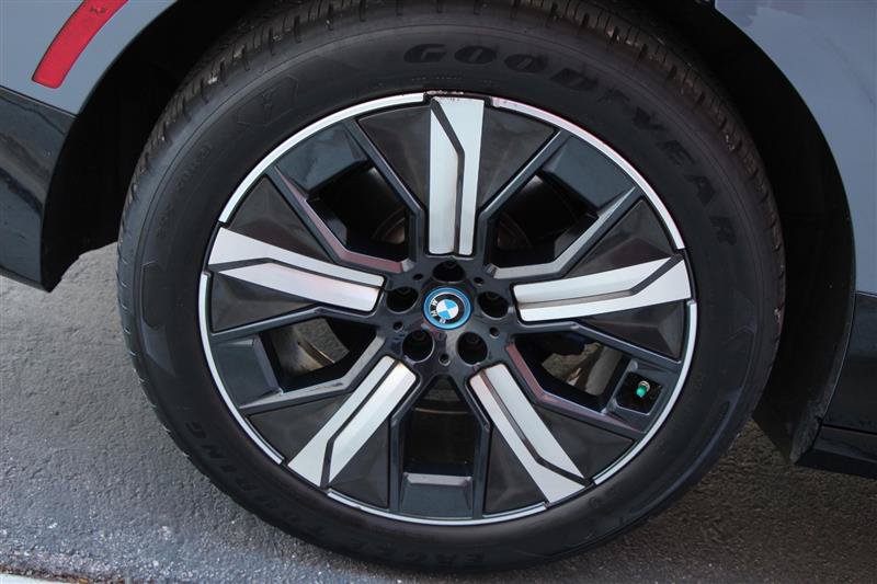 Used 2024 BMW iX xDrive50 w/ Premium Package AWD/4WD image 43