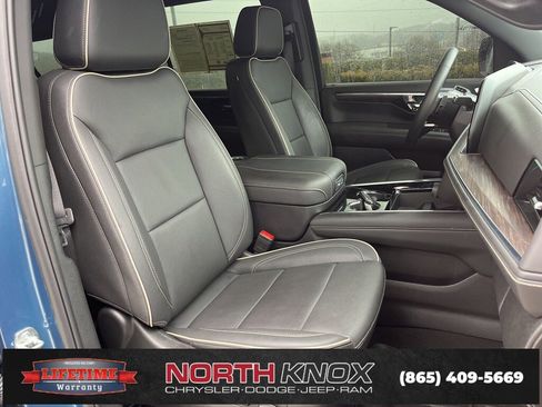 Used 2025 Chevrolet Suburban Premier image 27