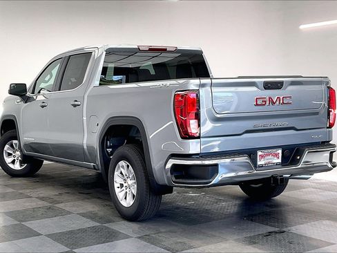New 2026 GMC Sierra 1500 SLE image 2