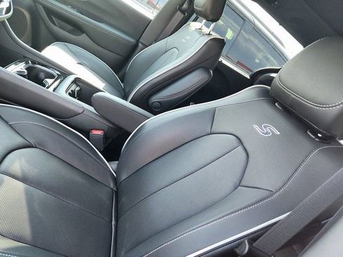 New 2026 Chrysler Pacifica Limited w/ S Appearance Package FWD image 12