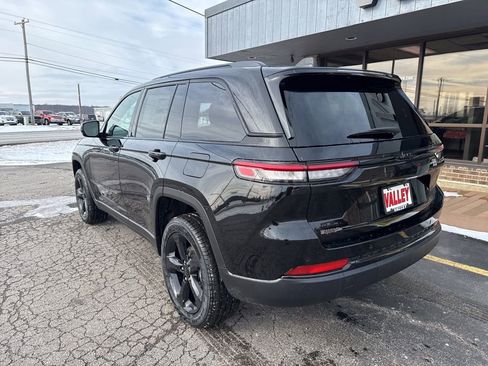 New 2025 Jeep Grand Cherokee Limited w/ Black Appearance Package AWD/4WD image 8