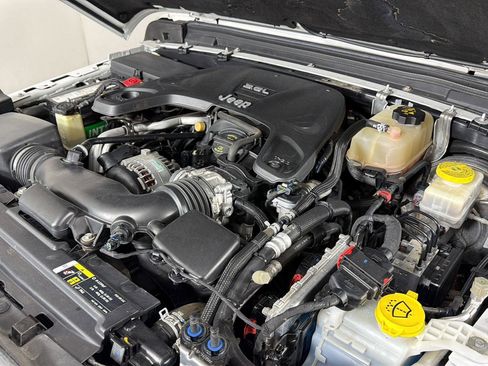 Used 2018 Jeep Wrangler Sport AWD/4WD image 11