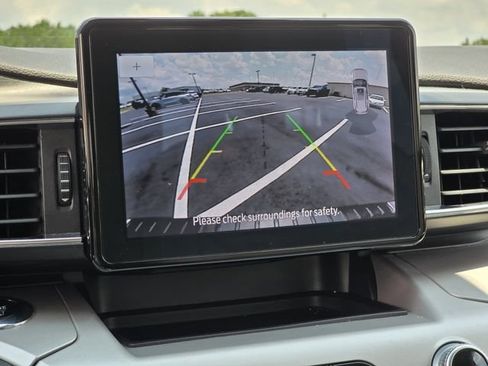 Used 2024 Ford Explorer XLT w/ Equipment Group 202A RWD image 8