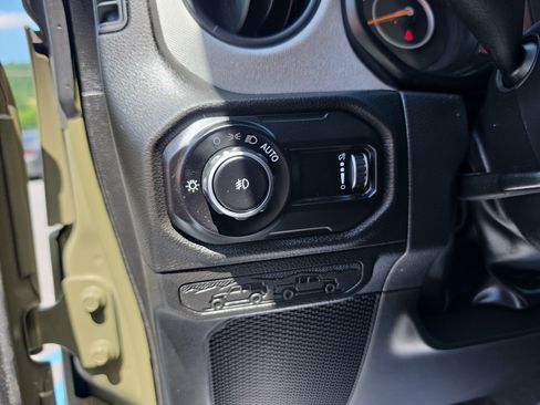 Used 2025 Jeep Wrangler Sport AWD/4WD image 18