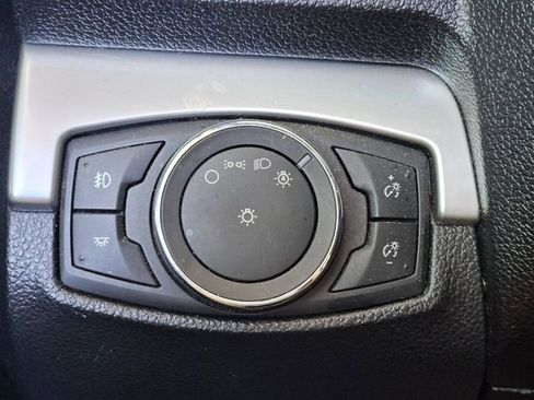 Used 2017 Ford Explorer XLT FWD image 19