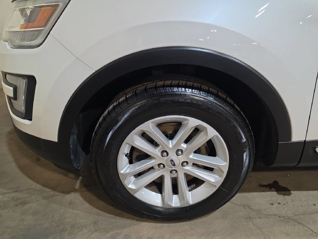 Used 2017 Ford Explorer XLT w/ Class II Trailer Tow Package FWD image 18