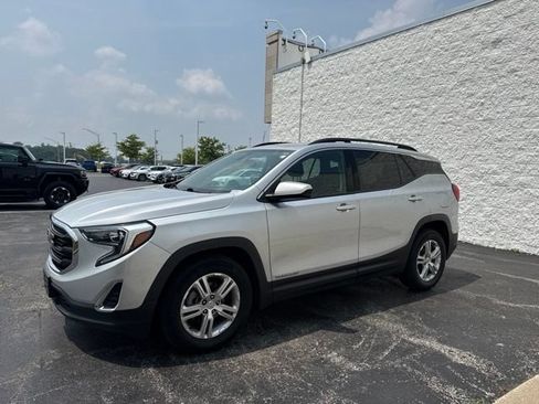 Used 2020 GMC Terrain SLE w/ Driver Convenience Package FWD image 3