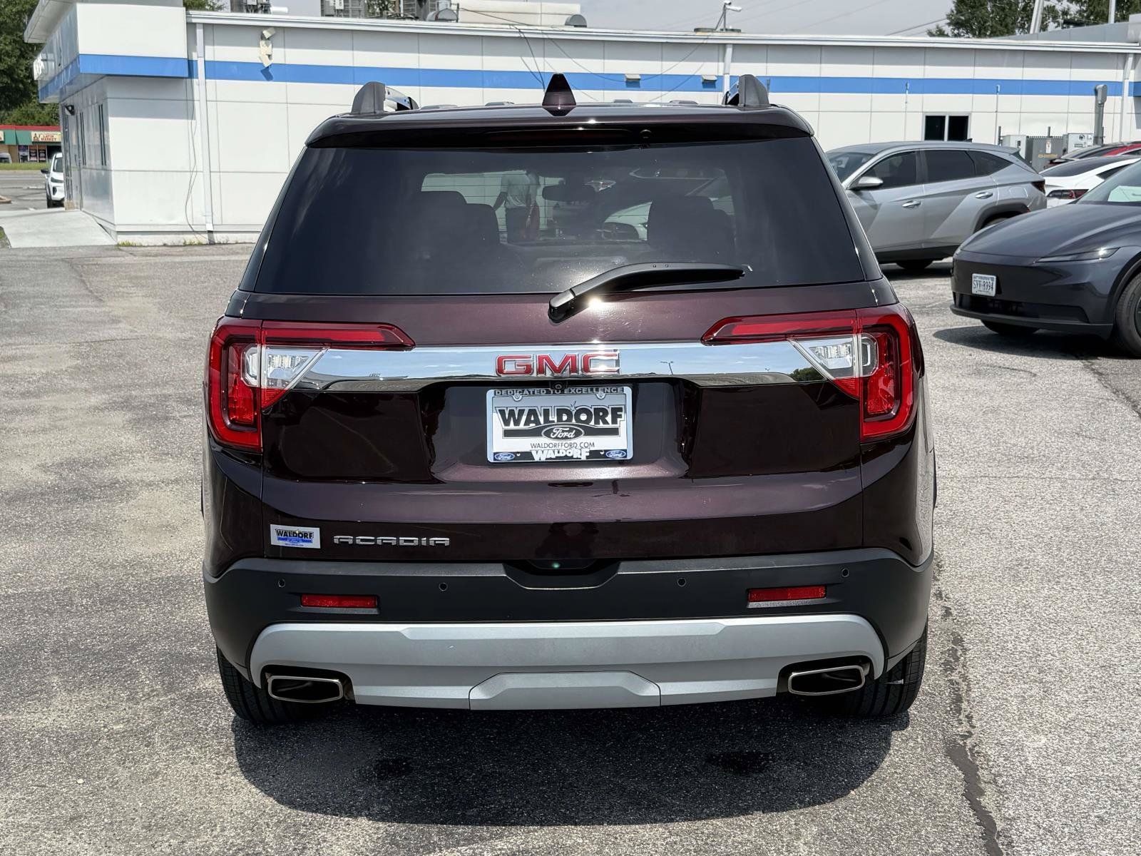 Used 2020 GMC Acadia SLE w/ Driver Convenience Package FWD image 3