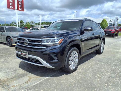 Used 2022 Volkswagen Atlas Cross Sport SE FWD image 3