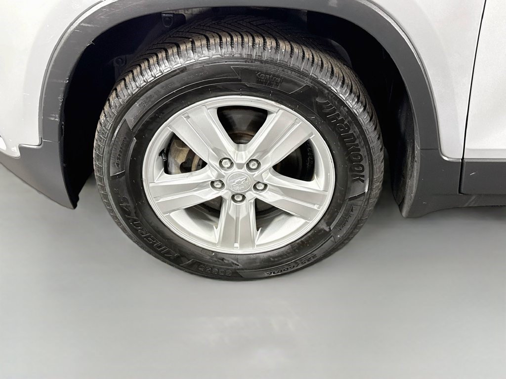 Used 2019 Chevrolet Trax LS FWD image 35