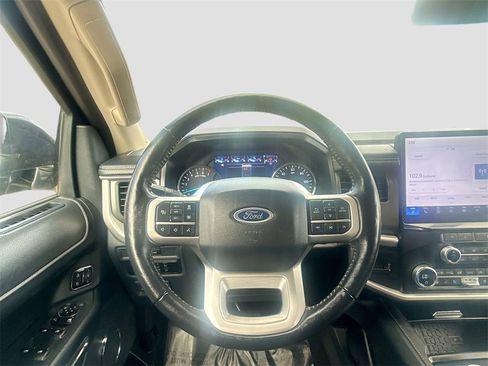 Used 2023 Ford Expedition Max XLT image 11