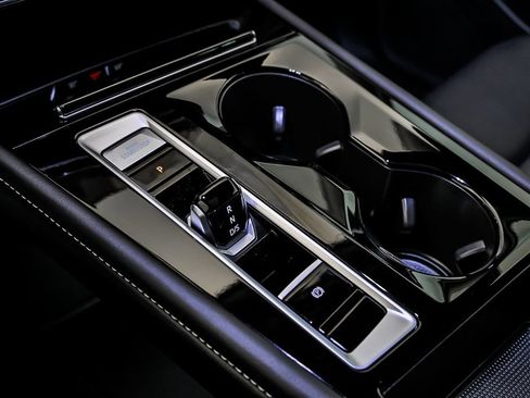 Certified 2025 Volkswagen Atlas SEL Premium R-Line image 23