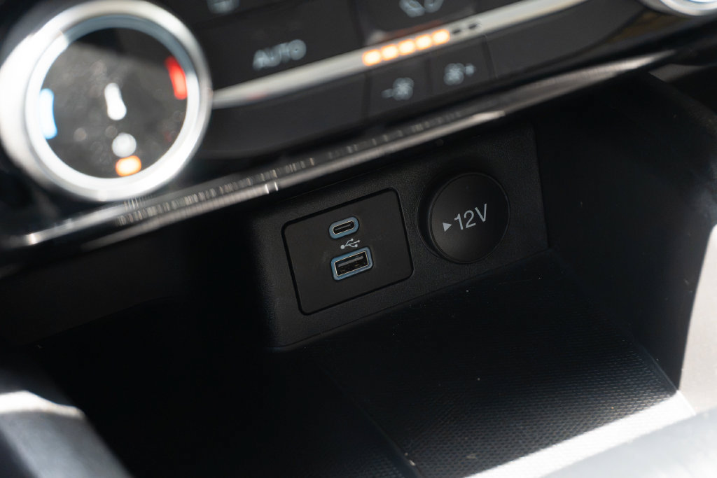 Used 2022 Ford Escape SE w/ SE Sport Appearance Package FWD image 25