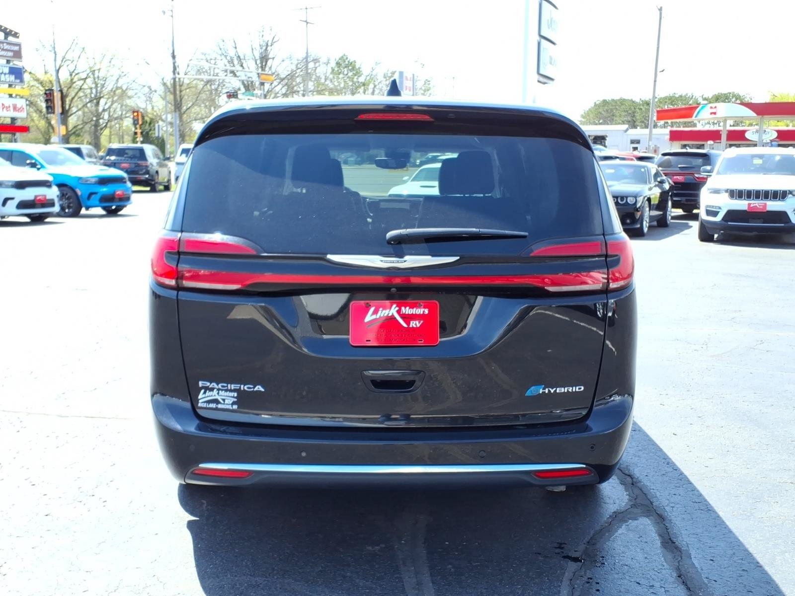 Used 2024 Chrysler Pacifica Limited FWD image 5