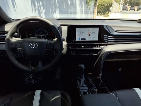 Used 2025 Toyota Camry SE w/ Convenience Package FWD image 20