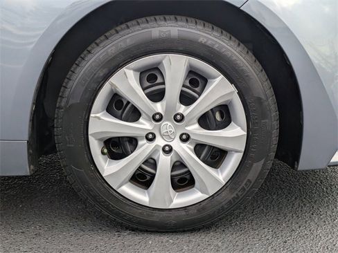 Used 2020 Toyota Corolla LE image 11