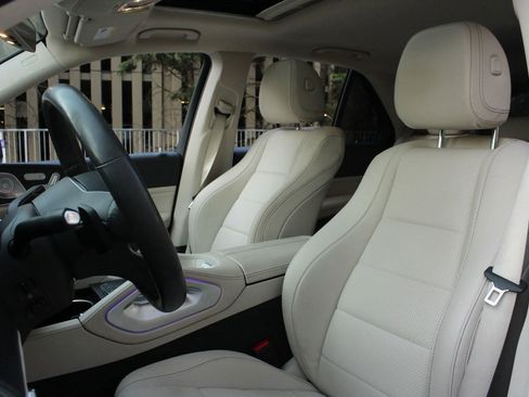 Used 2020 Mercedes-Benz GLE 350 4MATIC w/ Premium Package image 17