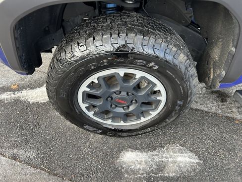 Used 2024 Toyota Tacoma TRD Off-Road image 24