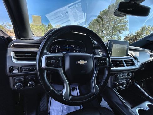 Used 2022 Chevrolet Suburban LT image 10