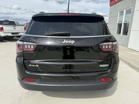 Used 2018 Jeep Compass Latitude w/ Cold Weather Group AWD/4WD image 5