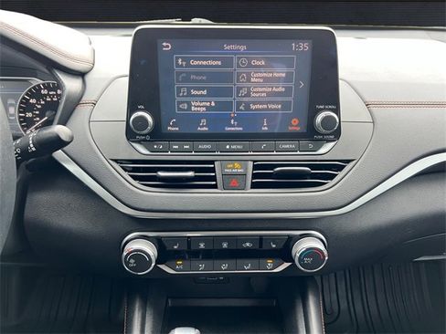 Used 2020 Nissan Altima 2.5 SR w/ Premium Package image 11