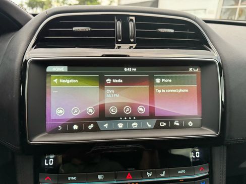 Used 2020 Jaguar F-PACE Prestige image 23