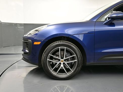 Certified 2025 Porsche Macan image 12