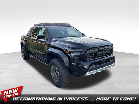 Used 2025 Toyota Tacoma Trailhunter image 1