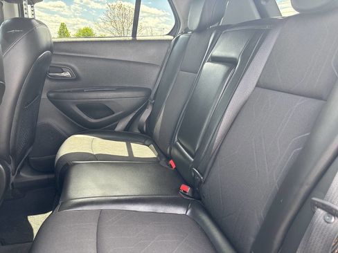 Used 2019 Chevrolet Trax LT w/ Sun & Sound Package FWD image 33