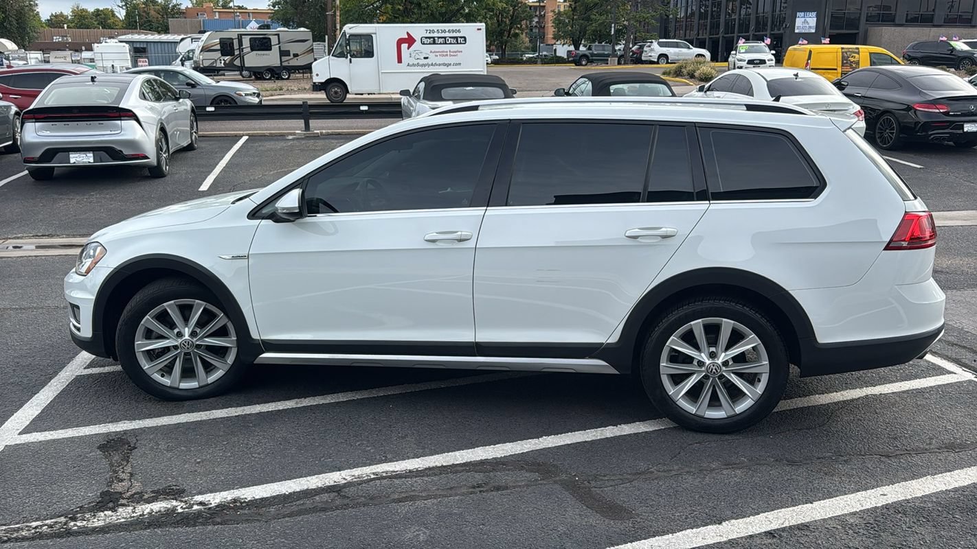 Used 2017 Volkswagen Golf Alltrack SE AWD/4WD image 6