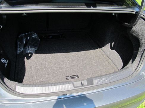 Used 2022 Volkswagen Jetta SE image 32