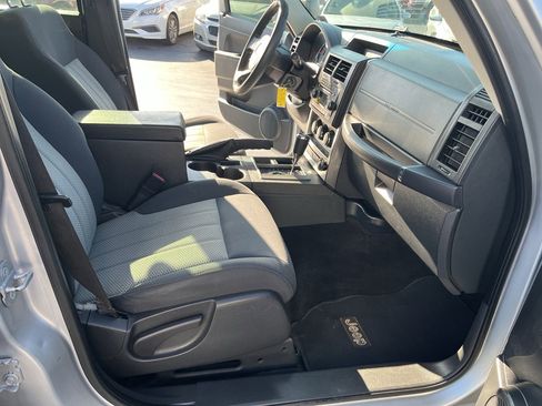 Used 2010 Jeep Liberty Sport image 21