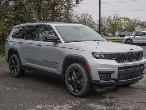 Used 2023 Jeep Grand Cherokee L Laredo image 7