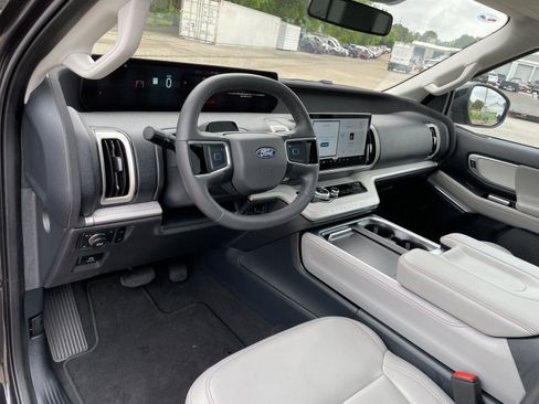 Used 2025 Ford Expedition Active AWD/4WD image 13