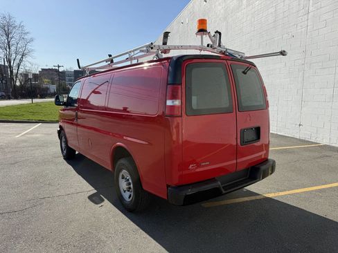 Used 2016 Chevrolet Express 2500 image 17